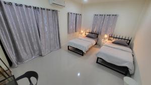 Postel nebo postele na pokoji v ubytování Bed&Breakfast@Bangpa-in Hostel
