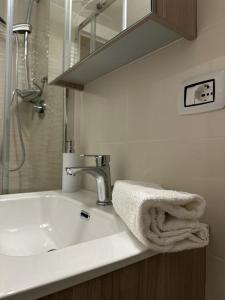 a bathroom sink with a shower and a towel at Attico Stella Alpina in Terminillo +36 photos