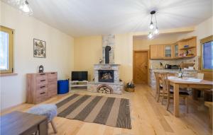 a living room with a fireplace and a table and chairs at Gorgeous Home In Novo Zvecevo With Wifi in Novo Zvecevo