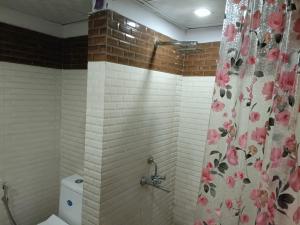Koupelna v ubytování Hotel Kanishkka Inn
