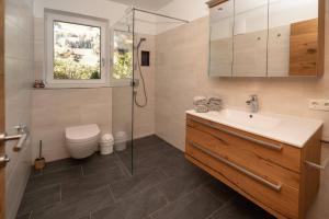Koupelna v ubytování Ferienhaus Reiter Jochberg bei Kitzbühel