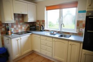 Köök või kööginurk majutusasutuses Haven Cottage, Port Isaac Bay Holidays
