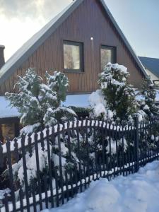 Obiekt Stodoła Simonka na punkcie widokowym zimą