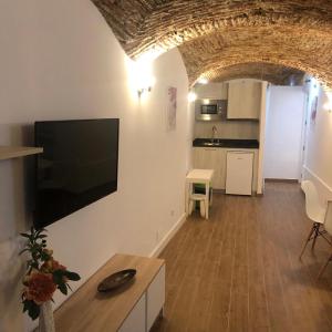 a living room with a large flat screen tv on the wall at Apartamento Stark in Cáceres