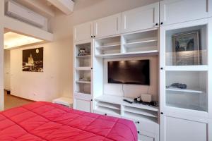 TV a/nebo společenská místnost v ubytování Piazza Signoria View