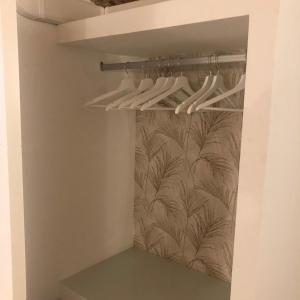 a closet with white hangers and a wall at Apartamento Stark in Cáceres