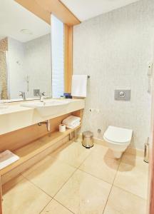 A bathroom at Park Dedeman Denizli