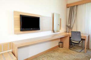 A television and/or entertainment centre at Park Dedeman Denizli