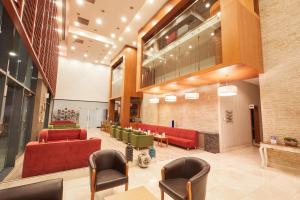 A seating area at Park Dedeman Denizli