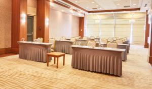 The business area and/or conference room at Park Dedeman Denizli
