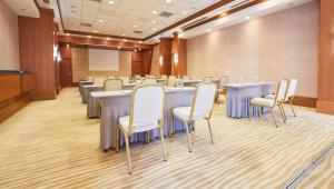 The business area and/or conference room at Park Dedeman Denizli
