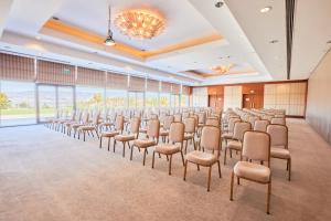 The business area and/or conference room at Park Dedeman Denizli