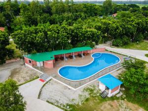 Vista de la piscina de DERA Resort & Spa o alrededores