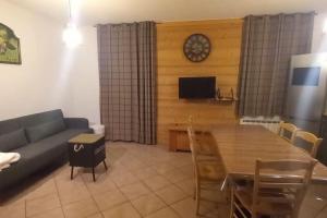a living room with a couch and a table at Le gîte du Val in Flumet