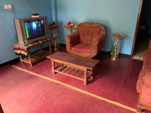 Una televisión o centro de entretenimiento en Hello Super Hostel