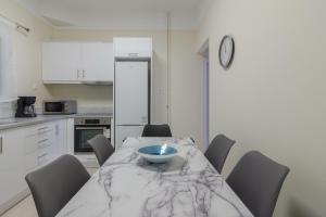 A kitchen or kitchenette at Cozy apartment in Pangrati area!