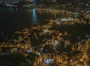 Nespecifikovaný výhled na destinaci Agropoli nebo výhled na město při pohledu z prázdninového domu