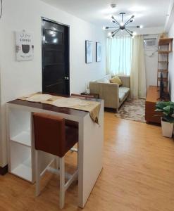 Posezení v ubytování Arezzo Place Davao City - 1BR Condo - Andresen Rentals