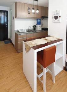 Kuchyň nebo kuchyňský kout v ubytování Arezzo Place Davao City - 1BR Condo - Andresen Rentals