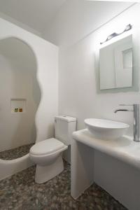 Ένα μπάνιο στο Manolis Studios
