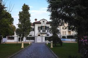 The building in which a panziókat is located