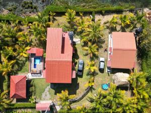 uma vista aérea de uma casa com palmeiras em El ensueño em San Bernardo del Viento