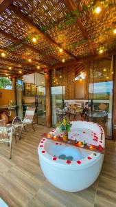 a large bath tub in a room with a table at Chalé Arara super Luxo in Cunha +18 photos
