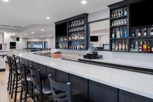 Salone o bar di Howard Johnson by Wyndham Lima