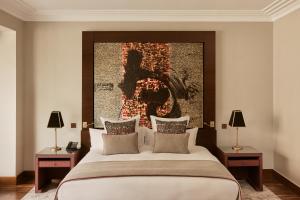 Postel nebo postele na pokoji v ubytování Nobu Hotel Marrakech