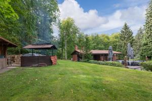 a yard with a gazebo and a house at Waldhotel & Restaurant Stieglitzenkrug in Feldberg