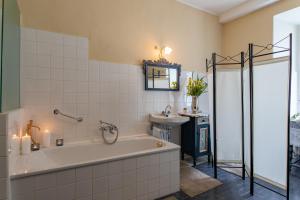 a bathroom with a bath tub and a sink at Castello Schloss Lichtengraben in Bad Sankt Leonhard im Lavanttal