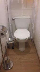 a bathroom with a white toilet in a stall at Studio rénové au pied des pistes La Rosiere in Montvalezan