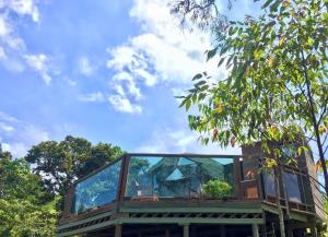 Tòa nhà nơi khu cắm trại tọa lạc +2 ảnh