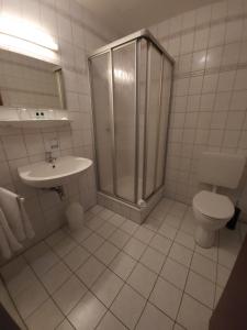 Koupelna v ubytování Hotel Garni
