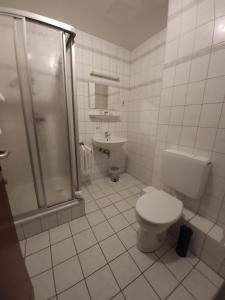 Koupelna v ubytování Hotel Garni