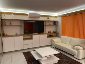 A kitchen or kitchenette at Mountain Villa near Bansko