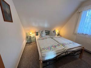 a bedroom with a large bed in a attic at Buhne IV OG in Wieck