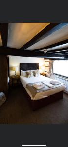 a bedroom with a large bed in a room at The Cherry Tree in Abingdon