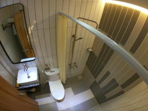 a bathroom with a toilet and a sink at ANVIEN MOTEL in Phu Quoc