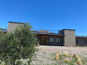 a house in the middle of the desert at Hotel Boutique Miss Olivos in San Rafael