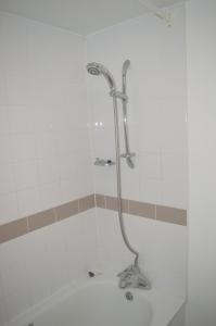 a shower with a shower head in a bathroom at The Queen Victoria in Snettisham