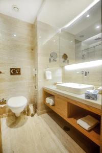 Best Western Plus Chandigarh Mohali的一间浴室