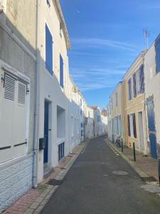Fotografia z galérie ubytovania Belle maison de vacances avec patio - pour 6 pers - à deux pas de la grande plage et du centre ville v destinácii Les Sables-dʼOlonne