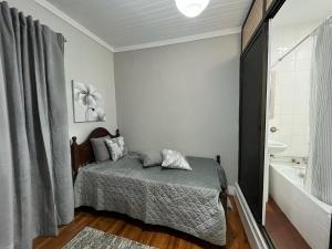 Cama ou camas em um quarto em Alojamento VINTAGE BAIXA - TOMAR
