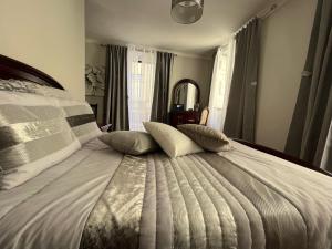 Cama ou camas em um quarto em Alojamento VINTAGE BAIXA - TOMAR