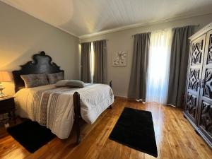 Cama ou camas em um quarto em Alojamento VINTAGE BAIXA - TOMAR