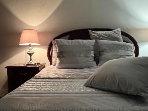 Cama ou camas em um quarto em Alojamento VINTAGE BAIXA - TOMAR
