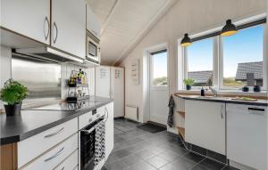 Kuchyň nebo kuchyňský kout v ubytování Holiday Home Chr, Jacobsensvej Haderslev Xii