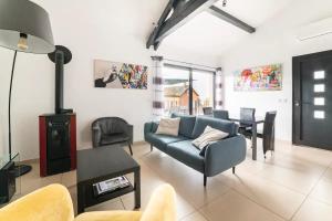 a living room with a couch and a stove at Veyrier du lac petite maison proche d'Annecy in Veyrier-du-Lac