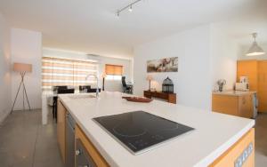 Kuchyň nebo kuchyňský kout v ubytování VBH Penthouse SPINOLA ST JULIAN